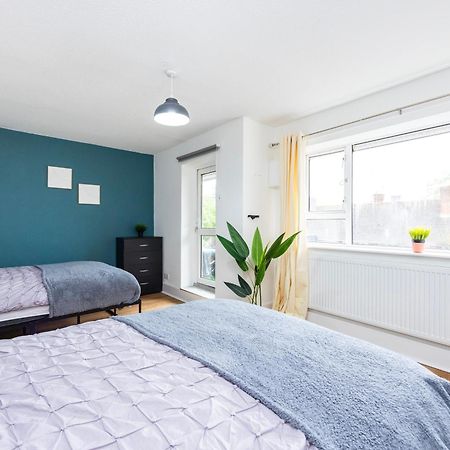 Excel O2 Stunning Large 3 Bedroom Apartment With Balcony Londres Exterior foto