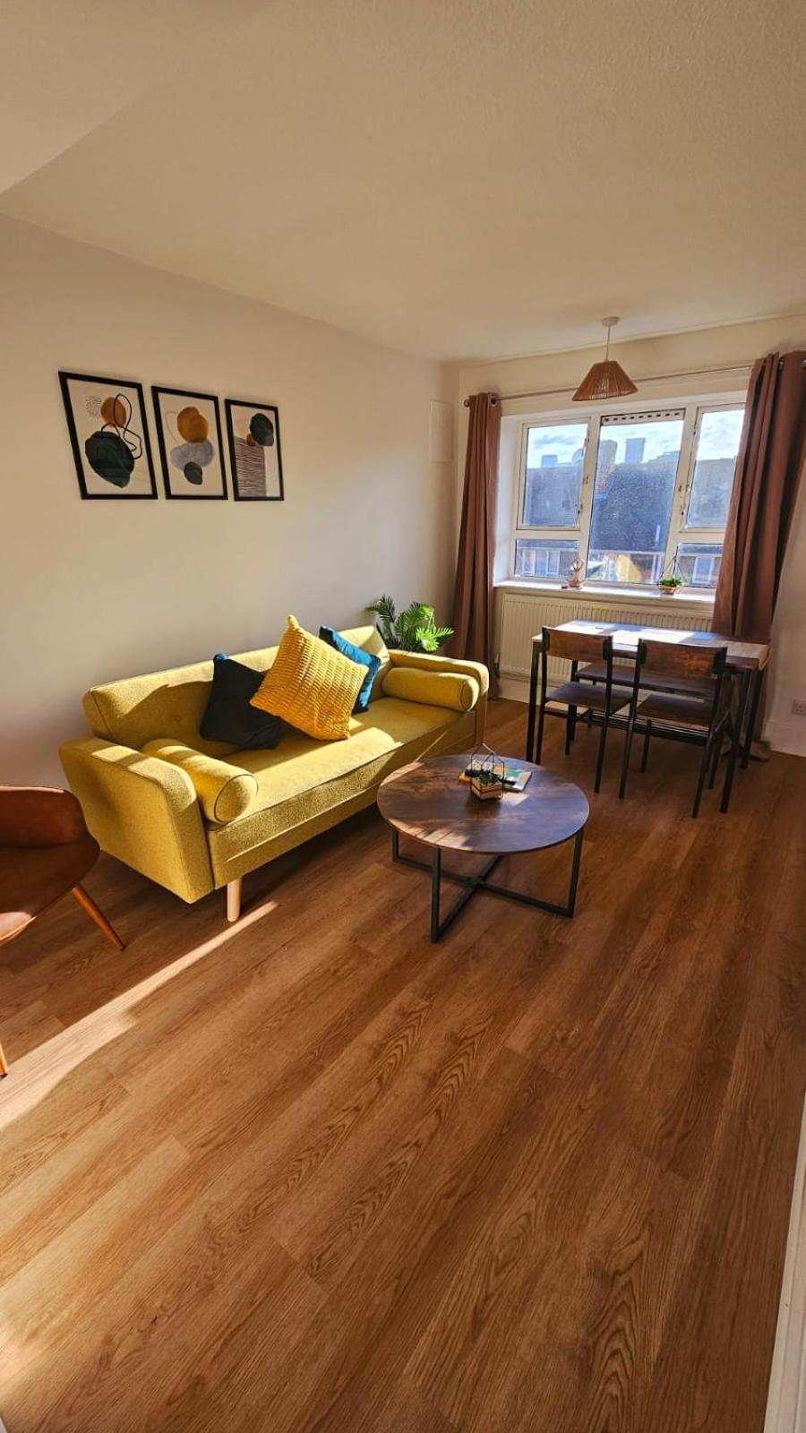 Excel O2 Stunning Large 3 Bedroom Apartment With Balcony Londres Exterior foto