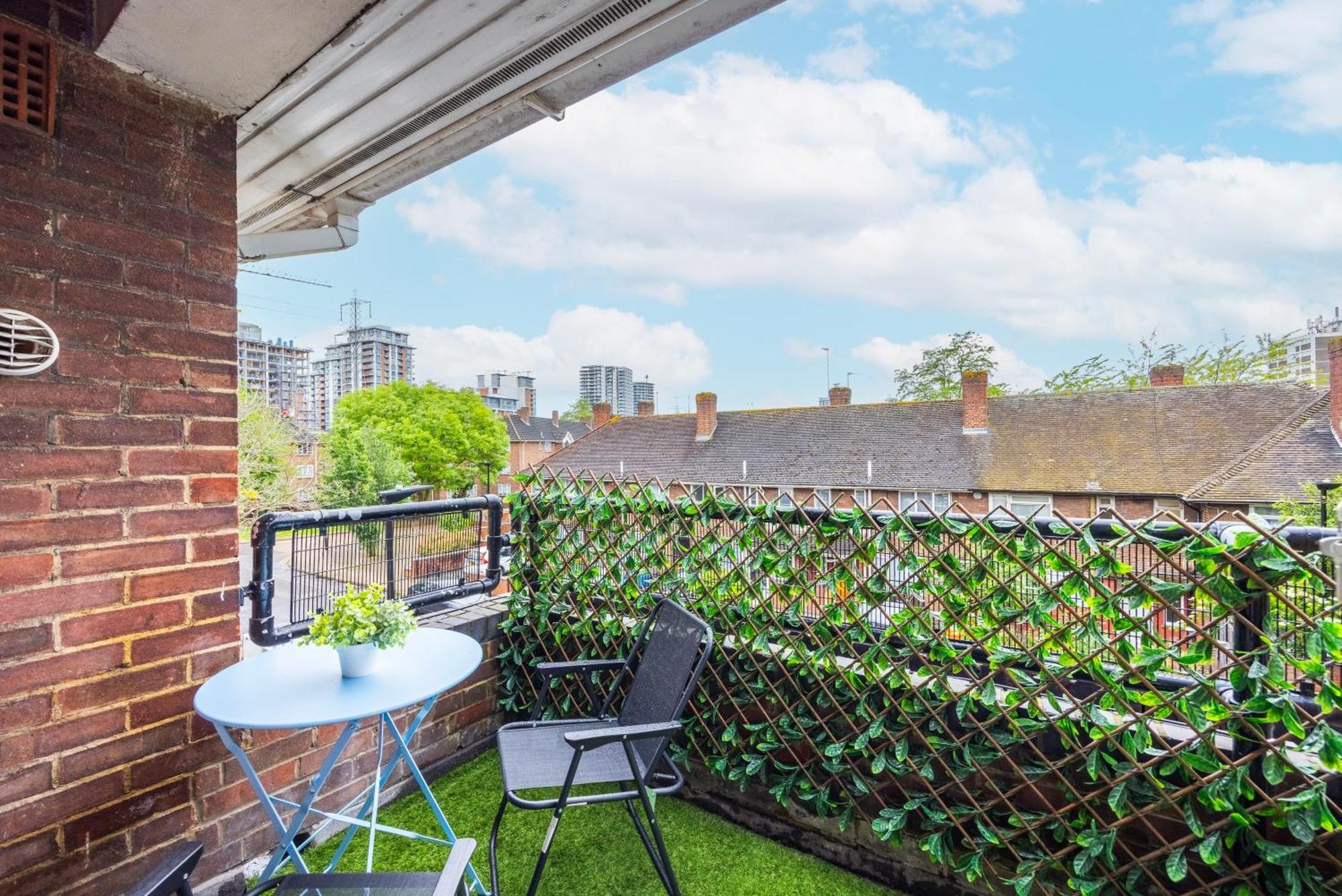 Excel O2 Stunning Large 3 Bedroom Apartment With Balcony Londres Exterior foto